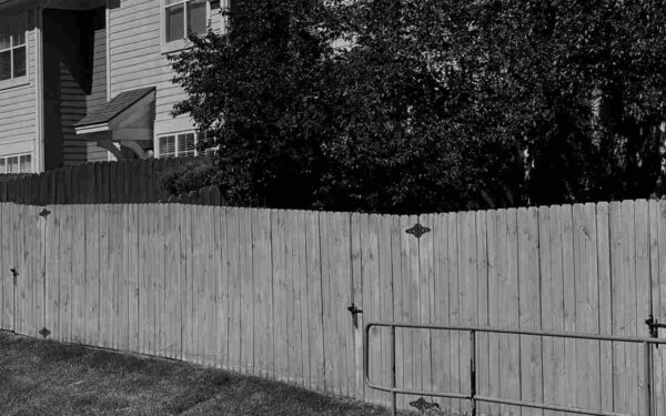 How to Evaluate Fence Contractors in Irvine