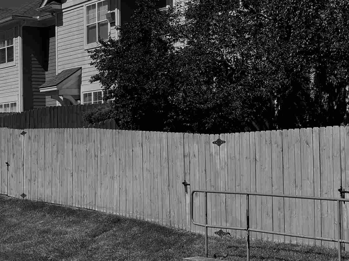 How to Evaluate Fence Contractors in Irvine